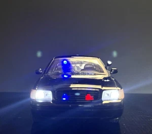 2001 Ford Crown Victoria LX Sedan Black Slick Top Undercover 1/18 With Lights - Picture 1 of 19