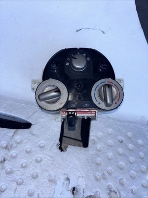 Nissan Versa 2012-2014 HVAC AC unidad de interruptor de control de temperatura panel de calefacción OEM Foto 1 de 4