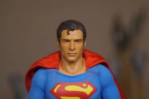 1/12 Mezco Nuevo Superman Cabezal Pintado Personalizado - Imagen 1 de 4