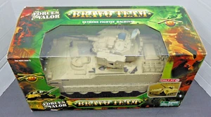 1/18 US M3A2 Bradley Tank BRAVO TEAM Forces of Valor Desert NRFB TARGET EXCLUSIV - Picture 1 of 6