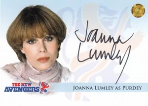 THE NEW AVENGERS 2025 - JOANNA LUMLEY (PURDEY) AUTOGRAMMKARTE NAJL (47/50) - Bild 1 von 1