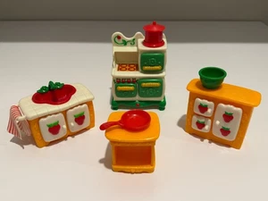 Vintage 1983 Strawberry Shortcake BERRY COSY KITCHEN Möbel Set KOMPLETT - Bild 1 von 14