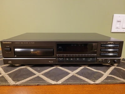 Technics SL-PG300 Compact Disc Player with Remote - Image 1 of 4