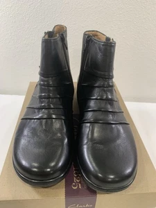 NWOB Clarks Kearns Blush Boots Size 7W WIDE Black Leather Zip Up 26110169 NEW - Picture 1 of 18