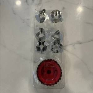 Linzer Tagliabiscotti in Metallo Smerlato Set 6 Forme Cuore Stella Fiore Diamante - Foto 1 di 3