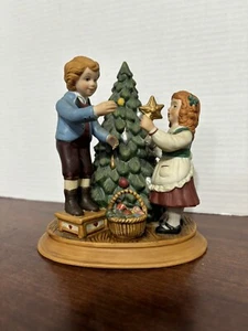 Avon Christmas Memories Series 1982 “Keeping The Christmas Tradition” - DBO - Picture 1 of 10