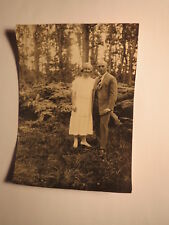 Käthe mit ihrem Ernst Gottschalk im Wald als Paar / Foto