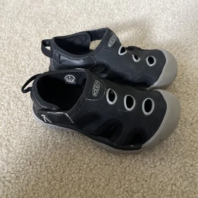 Sandalias impermeables Keen Kids Stingray negras talla 10 niños Foto 1 de 4