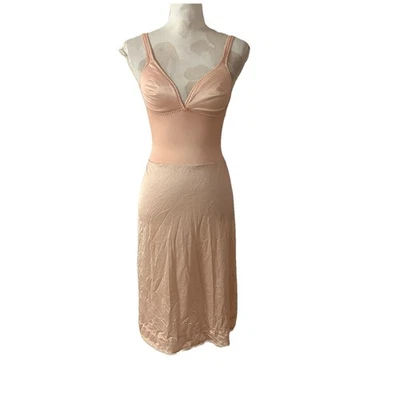 复古 60 年代 Olga 尼龙粉色美国制造 Bodysilk 无缝腮红懒人连衣裙 34A — 第 1/4 张图片