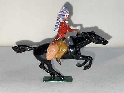 Paquete de imágenes de soldado de juguete de plomo de Gran Bretaña 33B - indio criando caballo con rifle Foto 1 de 4