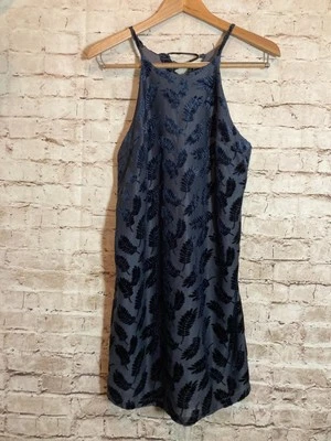 Vestido Lily Rain Halter Feminino Médio Cinza Veludo Estampa de Folha Cadarço Romântico Escuro - Imagem 1 de 4