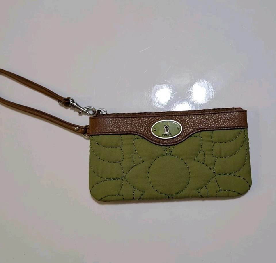 Muñequera de cuero marrón acolchada verde Fossil Key-Per mango con cremallera interior verde Foto 1 de 4