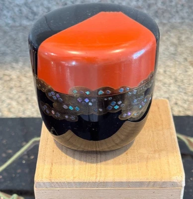 Japanese Red Mt. Fuji Maki-e Natsume Tea Caddy with metallic stone inserts, Excl - Image 1 of 4