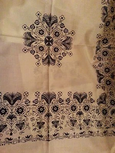 Black floral print on mix yellow tablecloth topper 32" sq + 4 napkins set NWOT - Picture 1 of 6