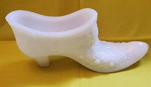 Lady Heel Daisies Shoe White Milk Glass Collectible Pressed Glass L E Smith? - Picture 1 of 7