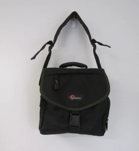 Estuche de transporte para cámara de video LowePro negro Nova 2 - Imagen 1 de 7