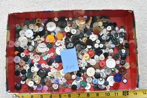Vintage Sewing Button Lot, 12.4 Ounces Net Weight Lot, B09 - Picture 1 of 6