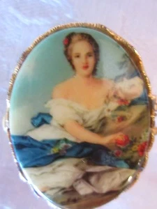 Pastillero medicina barroco vintage tono dorado con camafeo de porcelana victoriano - Imagen 1 de 9