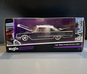 Maisto Design Outlaw 1/26 Die Cast 1960 Ford Starliner Tuning Car Lowrider Viola - Foto 1 di 14