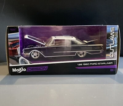 Maisto Design Outlaw 1/26 Die Cast 1960 Ford Starliner Tuning Car Lowrider Viola - Immagine 1 di 4