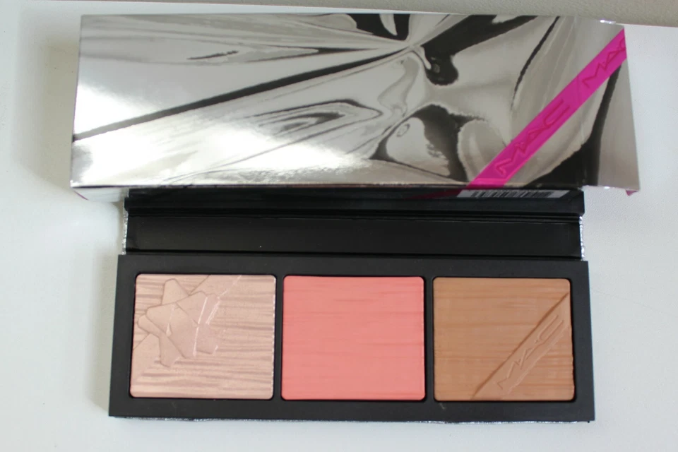 Mac Shiny Pretty Things Face Compact Fair 100 Authentic