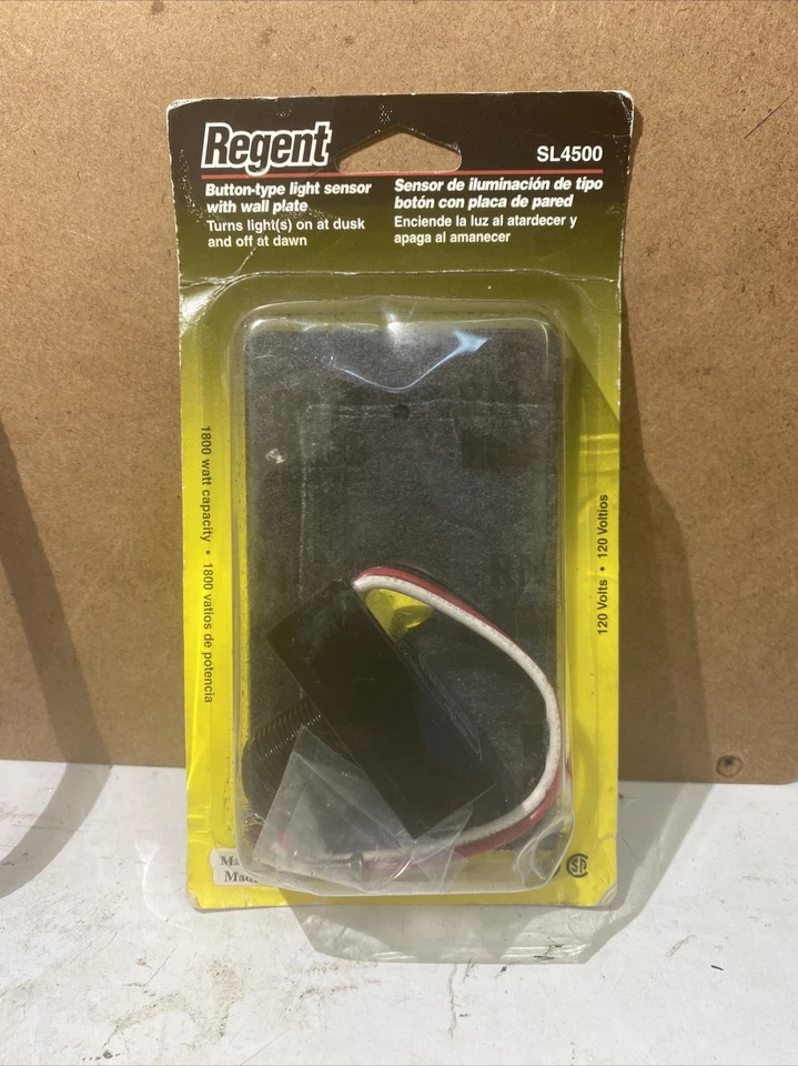 Regent Button Type Light Sensor with Wall Plate SL4500 1800 Watt Capacity NEW - Image 1 of 4