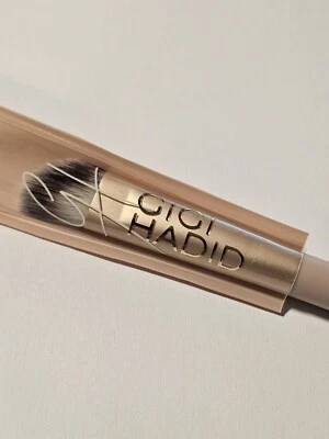 Cepillo de sombra de ojos en ángulo Maybelline New York Gigi Hadid GG17 nuevo Foto 1 de 4