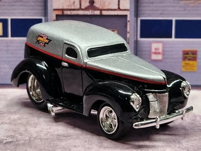Máquinas musculares Funline escala 1:64 • Negro/Plateado 1940 Ford Sedán Entrega [Suelto] Foto 1 de 4