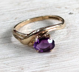 9ct Yellow Gold Ring Oval Purple Amethyst Stones Full UK Hallmarked ring Size L - Picture 1 of 9