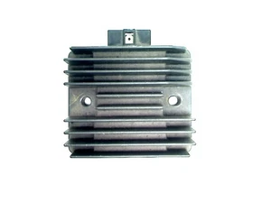 SH713AA REGULADOR para YAMAHA YZF R6 2003-2005 2004 usado 195269 - Imagen 1 de 8