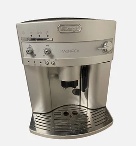 De'Longhi ESAM3300 Super Automatic Espresso Coffee Machine Works great- READ - Picture 1 of 7
