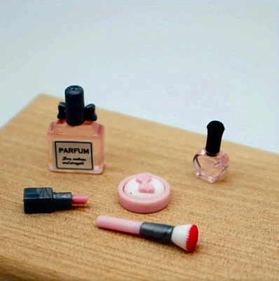 NEW - 1/12 SCALE DOLLS HOUSE MINIATURE MAKE-UP BEAUTY ACCESSORIES SET 5 PCE(UK) - Image 1 of 4