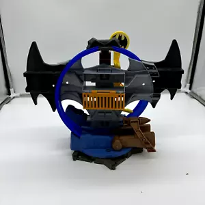 Hot Wheels GBW55 City Batman Batcave Track Set - Picture 1 of 4