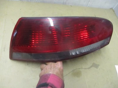 Lámpara trasera derecha convertible Sebring 2005 con enchufes 01-06 Foto 1 de 3