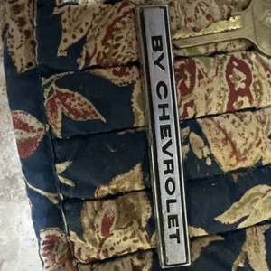 By Chevrolet vintage metal car emblem used original piece  - Bild 1 von 9