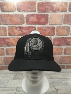 Gorra ajustada New Era Washington Redskins sombra negra gráfico 59FIFTY talla 7 1/8  - Imagen 1 de 8