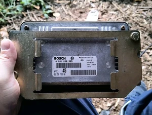 Peugeot Engline ECU Control Unit  0261206565 Bosch 9635673880 - Picture 1 of 4