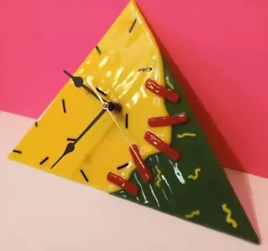 Orologio da parete moderno vetro fuso retrò anni 80 geometrico Memphis Post artigianale "firmato" - Foto 1 di 12