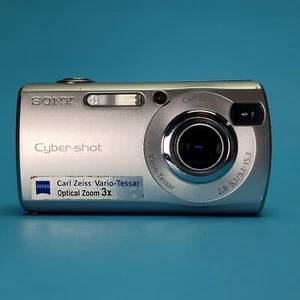 Sony Cyber-Shot DSC-S40 Digital Camera Silver For Parts or Repair - Picture 1 of 6