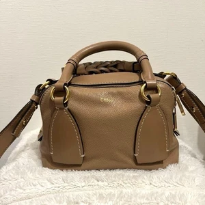 Borsa da giorno piccola Chloe Daria 2WAY in pelle grigio beige tracolla compatta - Foto 1 di 8