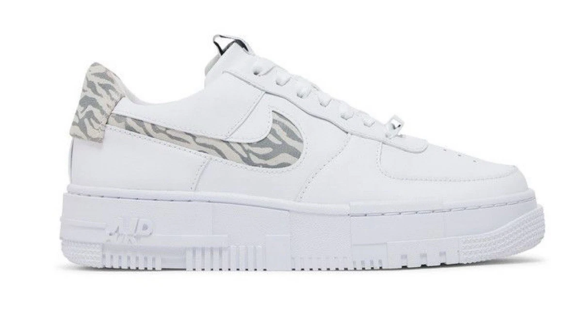 靴 NIKE W AF1 PIXEL NIKE W AF1 PIXEL WHITE/WHITE-BLACK-SAIL（ナイキ ウィメンズ AF1