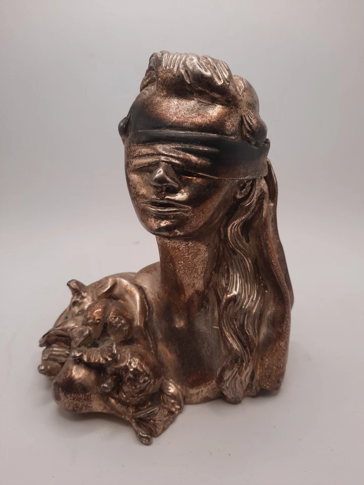 Scultura DEA BENDATA con CORNUCOPIA in polvere Marmo Laminato ARGENTO Silver  - Immagine 1 di 4