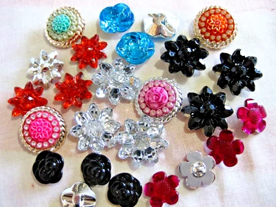 25 Rosen-Blumen-Knöpfe Blüten floral Ösenknöpfe 20-25-30mm Restposten R15 - Bild 1 von 3