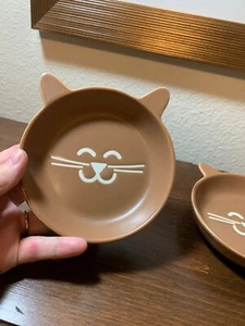 WHISKER CITY SET OF 2 CAT FOOD DISHES SHAPPED LIKE CAT HEAD 5.5 FL OZ - Picture 1 of 3