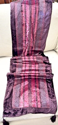 ВИНТАЖНЫЙ «BOMBAY» ПОТРЯСАЮЩИЙ БИСЕР И БЛЕСТКИ GLAM RUNNER, ДЛИННЫЙ, КИСТОЧКИ 14 x 72» - Изображение 1 из 4