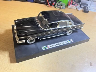 Revell 08910  Mercedes Benz 300 SE Limousine in schwarz, OVP, 1:18, D003 in OVP - Bild 1 von 4