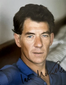 IAN McKELLEN - LEGENDARY BRITISH ACTOR - EXCELLENT SIGNED YOUNG PHOTOGRAPH - Picture 1 of 1
