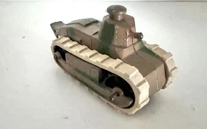 TOOTSIETOY - 1940's RENAULT TANK - ORIGINAL CAMO - VERY GOOD TANK - MUST SEE IT - Picture 1 of 13