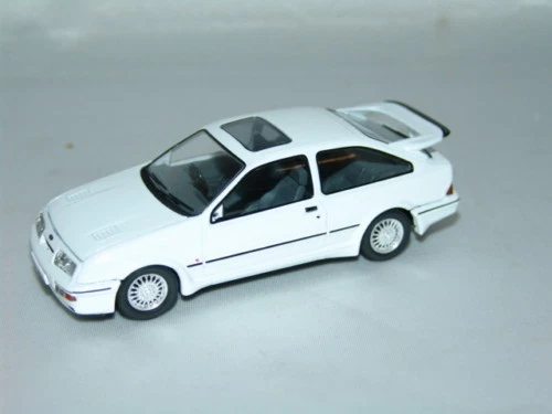 FORD SIERRA RS COSWORTH DIAMOND WHITE  1:43 VANGUARDS - Immagine 1 di 1