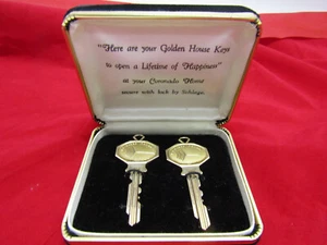 OLD UNMARKED GOLDEN HOUSE KEYS HOUSE WARMING GIFT CORONODO HOMES INC. - Picture 1 of 3